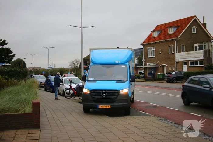 Fietser geschept door supermarkt bezorger