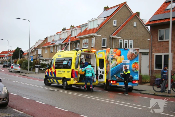 Fietser geschept door supermarkt bezorger