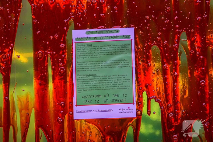 KPN-hoofdkantoor opnieuw besmeurd met nep bloed