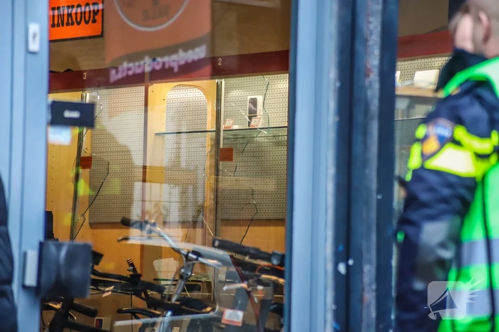 Gewapende overval op Used Products, verdachten gevlucht