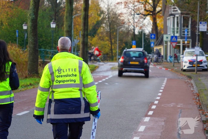 Fietser gewond bij botsing met personenauto
