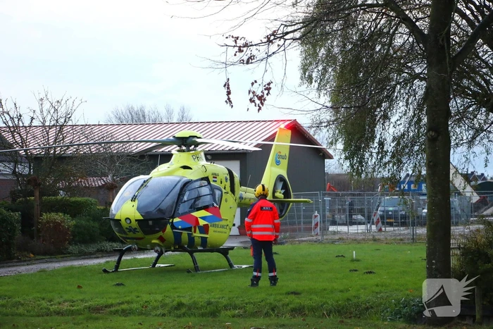 Traumahelikopter landt voor medische noodsituatie
