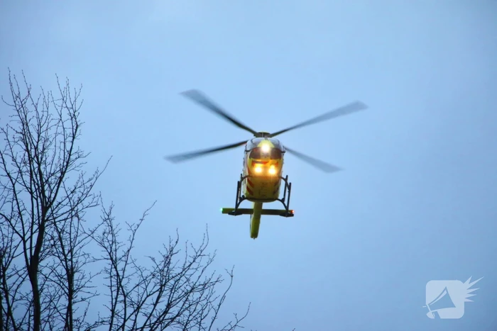 Traumahelikopter landt voor medische noodsituatie