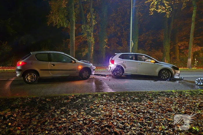 Drie auto's fiks beschadigd bij ongeval