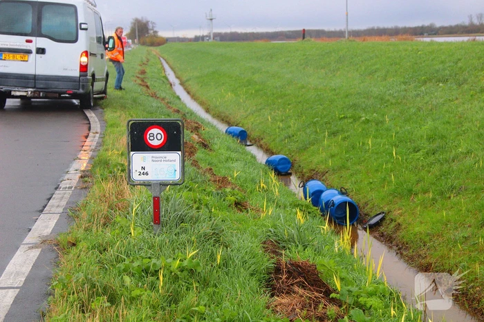 Verdachte vaten aangetroffen in sloot