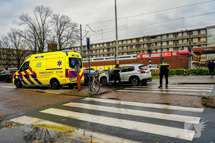 Fietser gewond bij aanrijding met personenauto