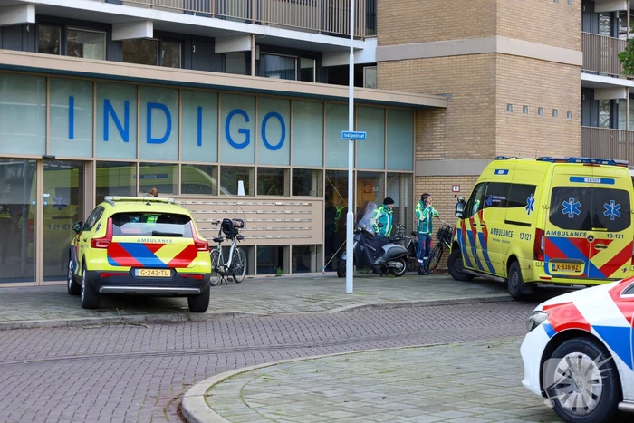 Persoon zwaargewond na val van grote hoogte