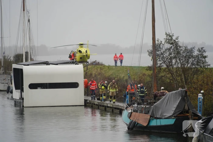 Overleden persoon aangetroffen na melding persoon te water