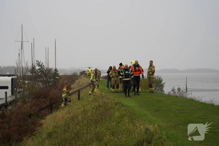 Overleden persoon aangetroffen na melding persoon te water