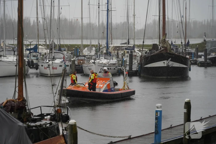 Overleden persoon aangetroffen na melding persoon te water
