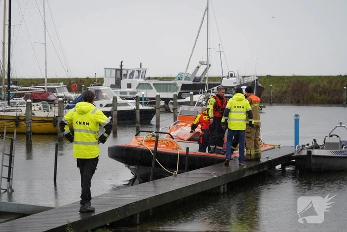 Overleden persoon aangetroffen na melding persoon te water