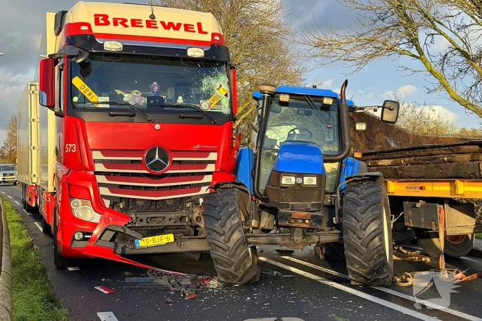 Ravage bij ongeval tussen tractor en vrachtwagen