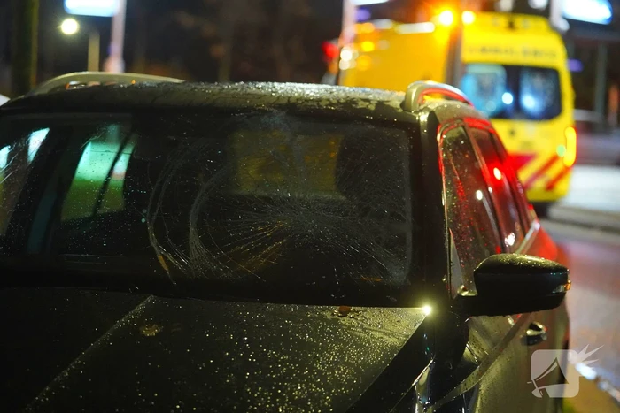 Fietser geschept door automobilist op oversteekplaats