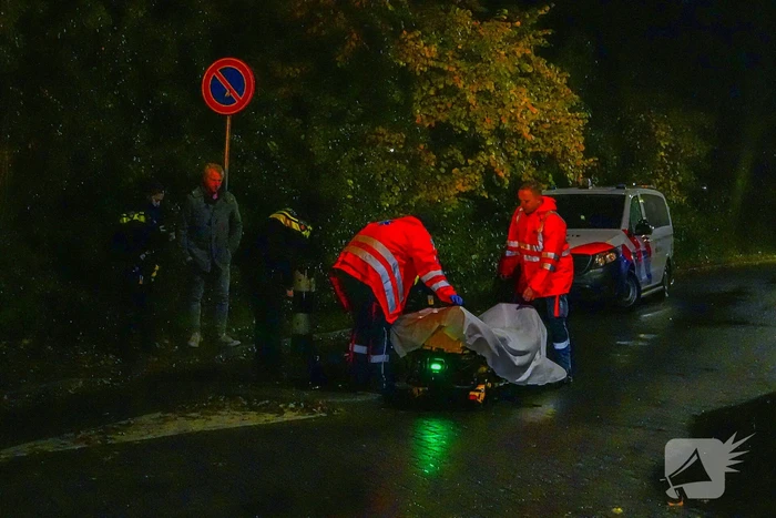 Scooterrijder gewond bij botsing tegen verkeerspaal