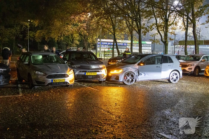 Vuurwapen gezien bij botsingen op parkeerterrein