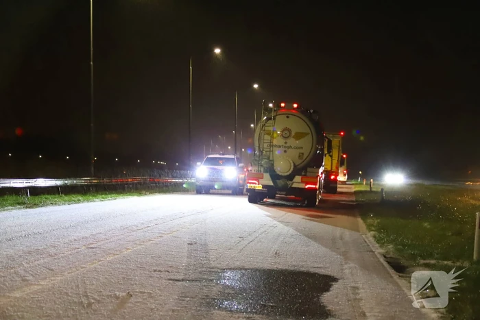 Snelweg afgesloten door gevaarlijke ijsplaten