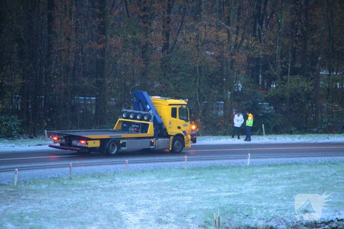 Automobilist vliegt uit de bocht