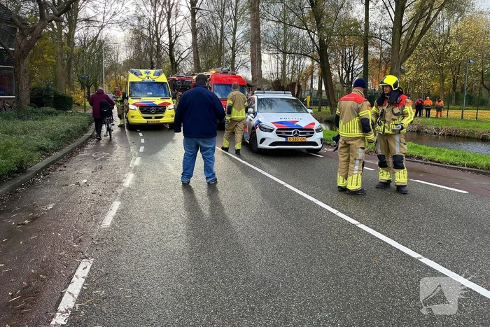 Automobilist verliest macht over stuur en belandt in water