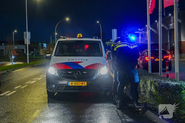 Afslaande automobilist ziet fietser over het hoofd