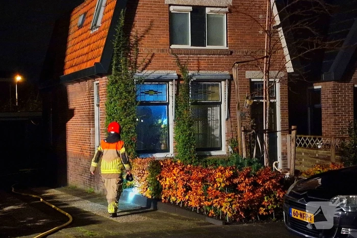 Oudere bewoner verlaat optijd brandende woning