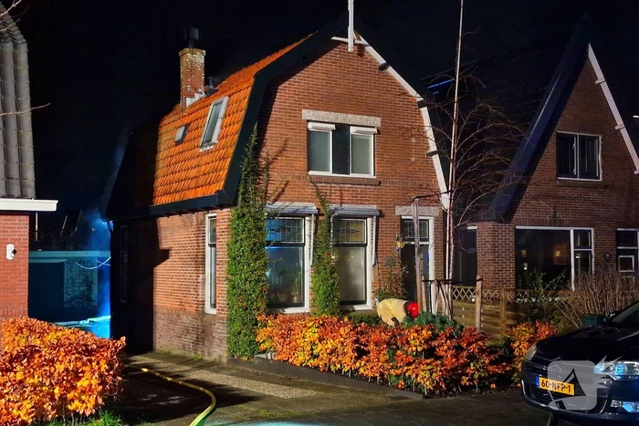 Oudere bewoner verlaat optijd brandende woning
