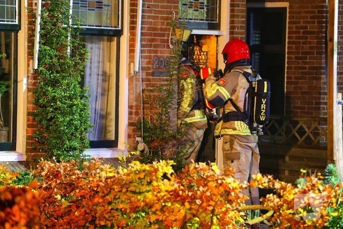 Oudere bewoner verlaat optijd brandende woning