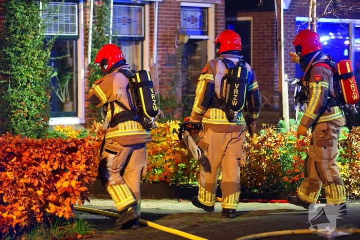 Oudere bewoner verlaat optijd brandende woning