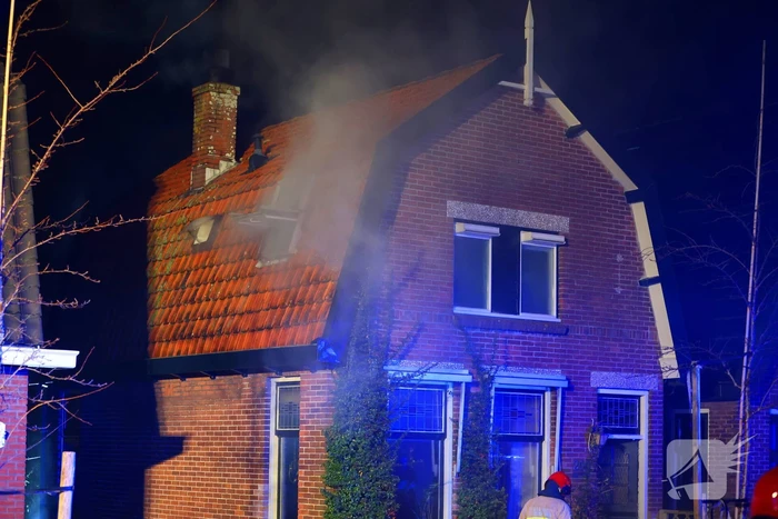 Oudere bewoner verlaat optijd brandende woning