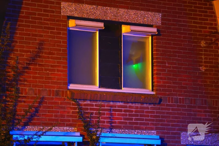 Oudere bewoner verlaat optijd brandende woning