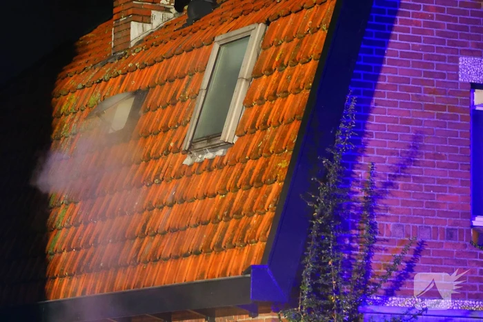 Oudere bewoner verlaat optijd brandende woning