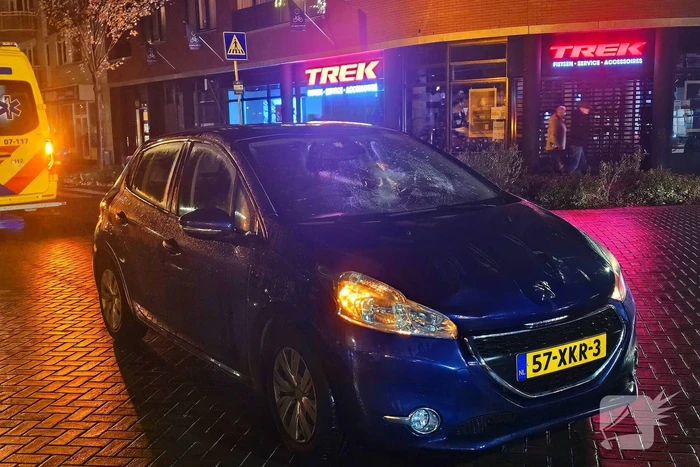 Voetgangers op zebrapad geschept door automobilist
