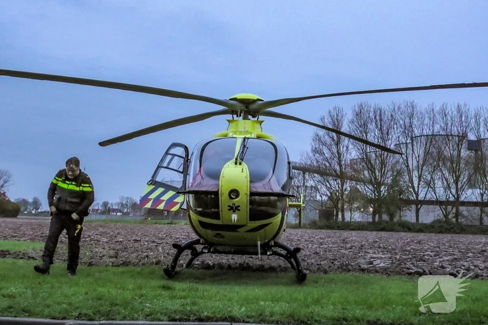 Traumahelikopter landt voor medische noodsituatie