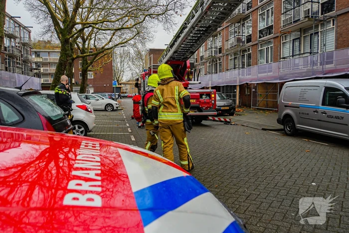 Brandweer onderzoekt benzine lucht en treft lekkende scooter aan