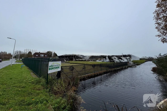 Schade aan loods is groot na brand