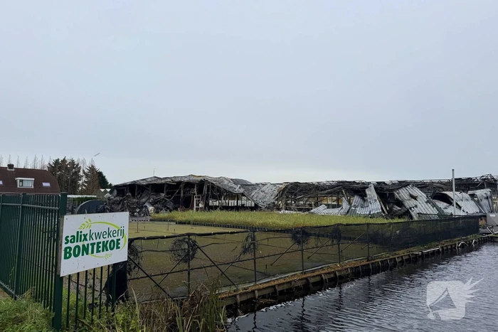 Schade aan loods is groot na brand