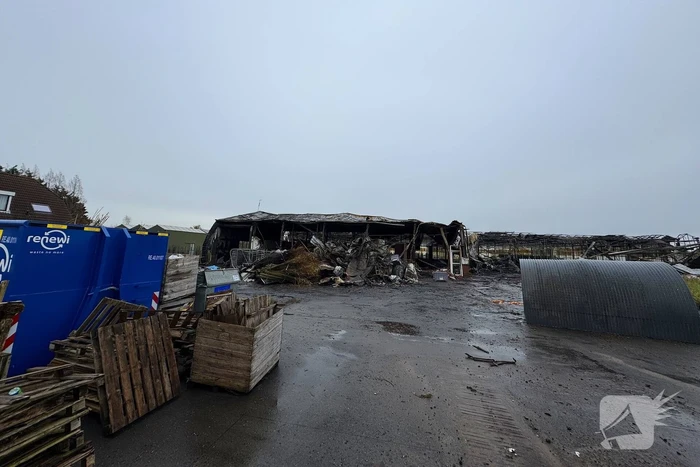 Schade aan loods is groot na brand
