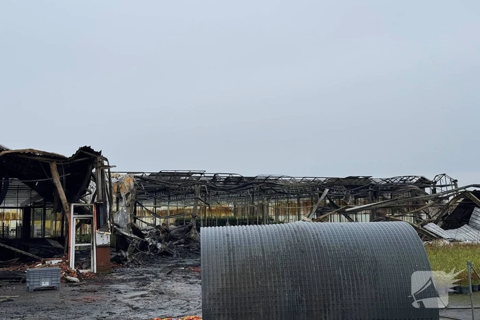 Schade aan loods is groot na brand