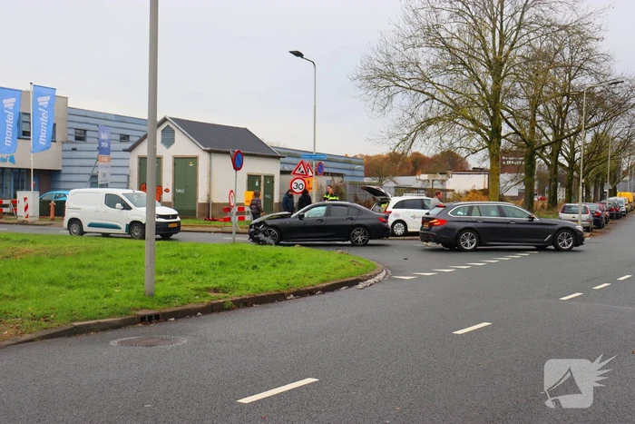 Forse schade na aanrijding op kruising