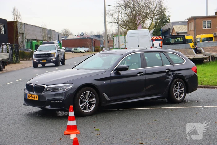 Forse schade na aanrijding op kruising