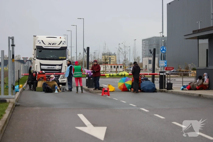 Distributiecentrum geblokkeerd door demonstranten