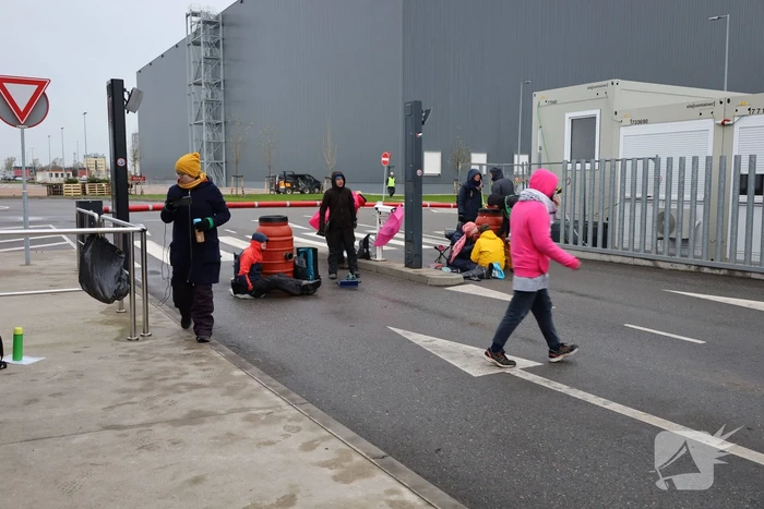 Distributiecentrum geblokkeerd door demonstranten