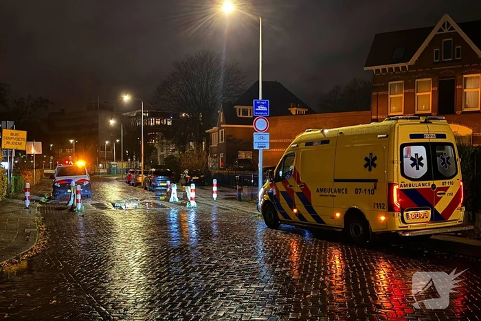 Scooterrijder glijd uit bij bussluis