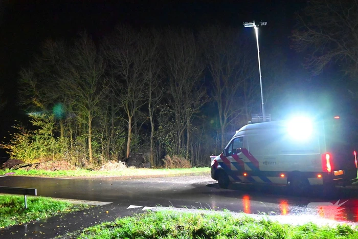 Auto komt op de kop tot stilstand