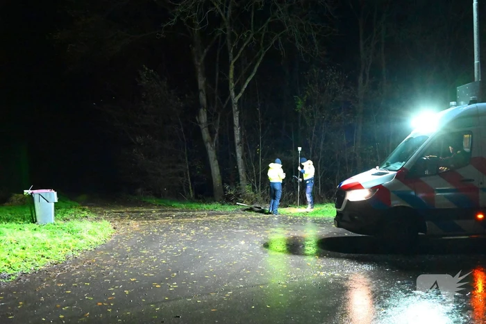 Auto komt op de kop tot stilstand