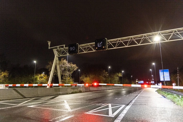 Ongeval met voertuig Rijkswaterstaat tijdens afsluiten