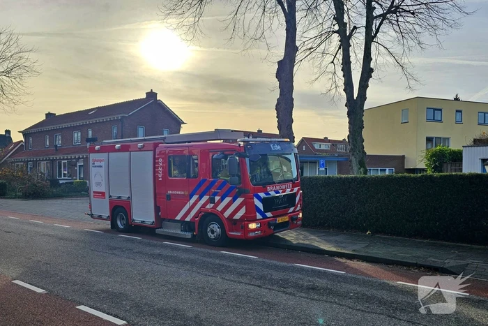Keuken zwartgeblakerd na vlam in de pan