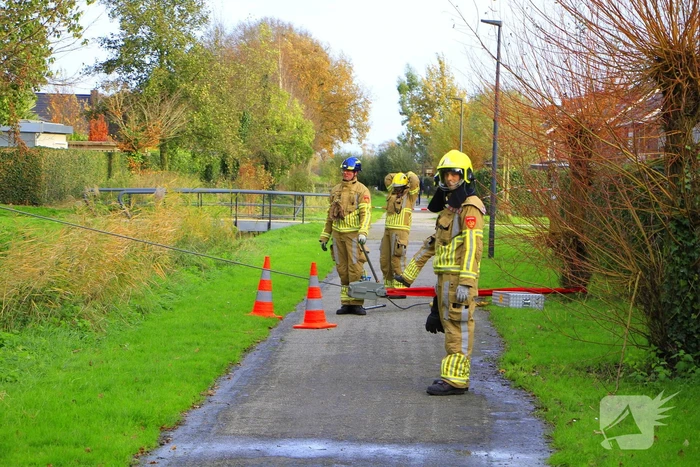 Omtrekken boom gaat verkeerd en valt op pergola