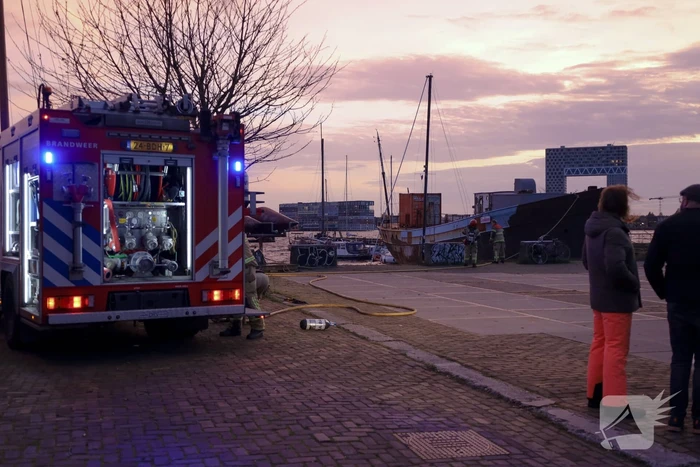 Zeilboot verwoest door brand