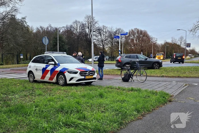 Fietser aangereden op rotonde