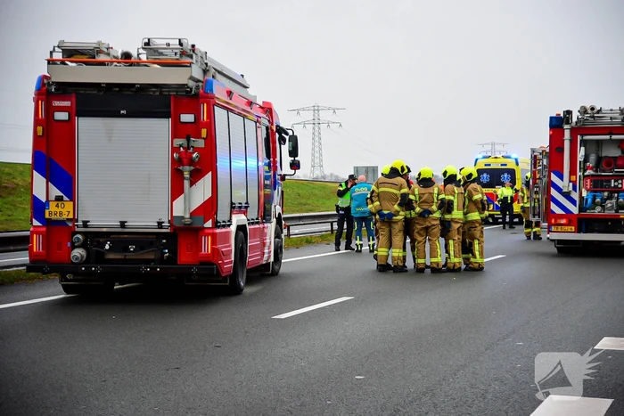Automobilist overleden na aanrijding met vrachtwagentrailer
